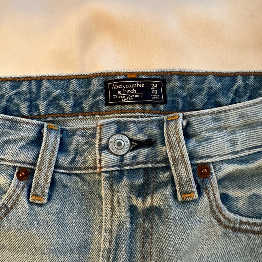 A&F Low Rise Short - Picture 3 of 3